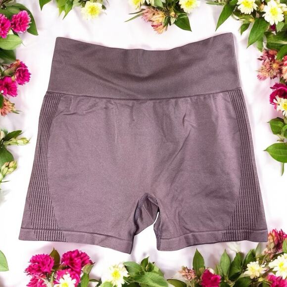Victoria's Secret PINK Mauve Seamless Bike Shorts Sz Small Workout Shortie Yoga - Picture 1 of 6